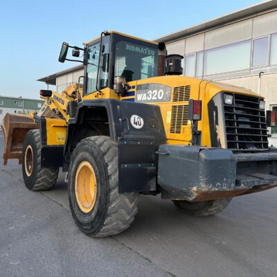 Gebrauchtmaschinen Komatsu WA 320