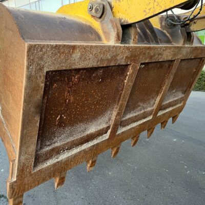 Gebrauchtmaschinen Komatsu WA 320
